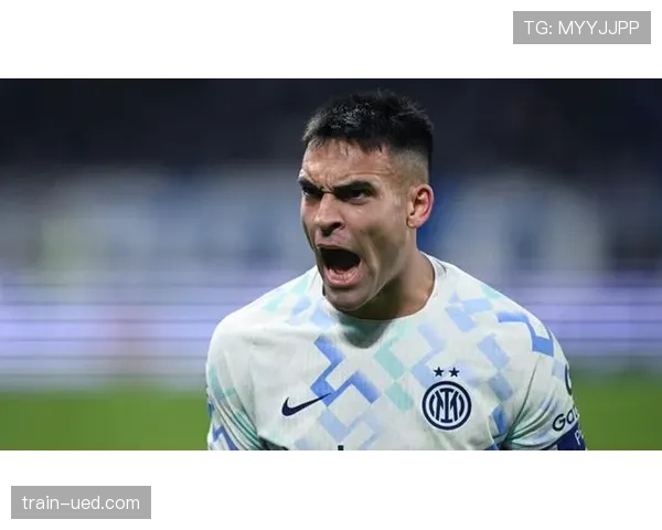 劳塔罗无球跑动如何通过前插与空间拉扯激活进攻体系