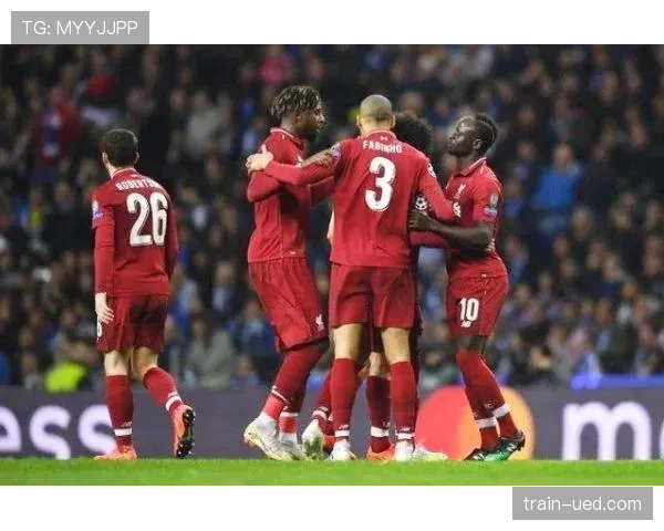 卡马文加欧冠对阵利物浦与曼城的关键战表现解析：防守覆盖与中场衔接的作用