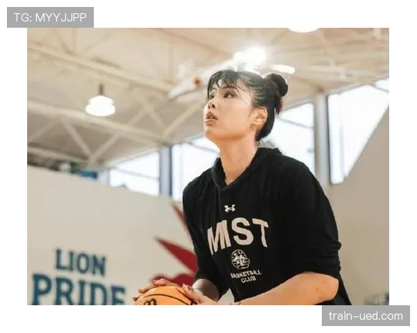 李月汝打完球去咖啡厅，账单比我一个月工资还多